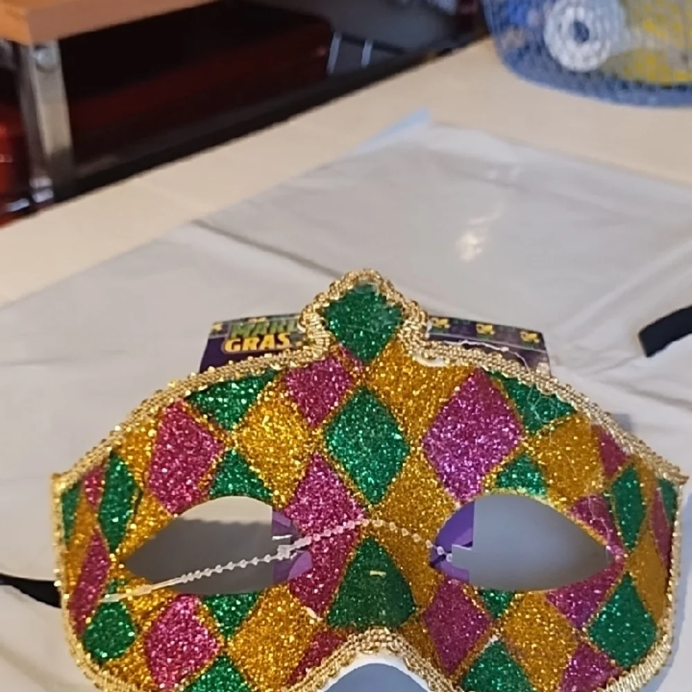 Mardi Gras NWT Colorful Glitter Masquerade Mask With Tie. I Have 2 Left. Pretty.
